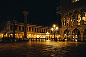 Nachts vor dem Palazzo Ducale, Venedig, Venetien, Italien, Europa