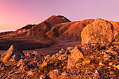 Mount Ngauruhoe bei Sonnenaufgang, Tongariro-Nationalpark, UNESCO-Weltkulturerbe, Nordinsel, Neuseeland, Pazifik