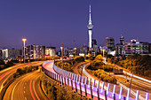 Blick vom Lichtweg zum Sky Tower, Auckland, Nordinsel, Neuseeland, Pazifik