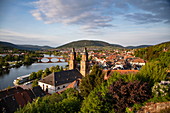 Blick vom Mildenburg auf St.-Jakobus-Kirche, Altstadt und Main, Miltenberg, Spessart-Mainland, Franken, Bayern, Deutschland, Europa
