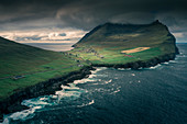 Viðareiði unter dem Berg Villingadalsfjall auf der Insel Vidoy, Färöer Inseln