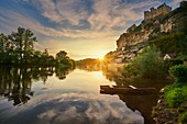 France, Dordogne, Beynac, The village, the castle and the river at sunset