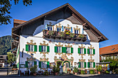 Historischer Gasthof mit Lüftlmalerei in Unterammergau, Oberbayern, Allgäu, Bayern, Deutschland