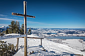 Summit cross on Tegelberg (1,720 m) with a view of the Forggensee, Schwangau, Allgäu, Bavaria, Germany