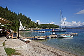 Taverna Toula in der kleinen Agni Bay an der Nordostküste der Insel Korfu gelegen ist ein beliebtes Restaurant, Ionische Inseln, Griechenland