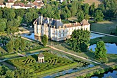 Frankreich, Saone et Loire, Cormatin, die Burg (Luftaufnahme)