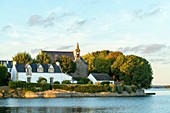 Frankreich, Morbihan, Belz, Saint-Cado-Insel am Etel-Fluss bei Sonnenuntergang