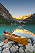 Cedar-Strip Canoe at Lake Louise, Banff National Park, UNESCO World Heritage Site, Alberta, Canadian Rockies, Canada, North America