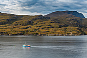 Fischerboot, Bucht von Ullapool, Ross und Cromarty, Hochland, Schottland, Vereinigtes Königreich, Europa