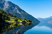 Wasser reflektierend in Eidfjord, Vestland, Norwegen, Skandinavien, Europa