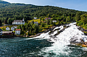 Hellesyltfossen Wasserfall, Flam, Geirangerfjord, Sunmore, Norwegen, Skandinavien, Europa