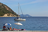 Der Mikro Gialos-Strand befindet sich an der Südküste der Insel Lefkada, Ionische Inseln, Griechenland