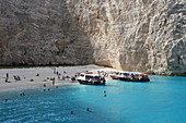 Der Shipwreck Beach an der Westküste ist ein Touristenmagnet. Er ist nur mit dem Boot zu erreichen, Insel Zakynthos, Ionische Inseln, Griechenland