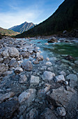 Der Fluss Meduna ist berühmt für sein grünes Wasser, Val Tramontina, nahe der Stadt Tramonti di Sotto, friaulische Dolomiten, Pordenone, Region Friaul, Italien