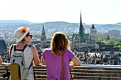 Frankreich, Côte d'Or, Dijon, Gebiet, das von der UNESCO zum Weltkulturerbe erklärt wurde, Kathedrale St. Benigne vom Turm Philippe le Bon (Philipp der Gute) des Palastes der Herzöge von Burgund aus gesehen