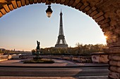 Frankreich, Paris, Weltkulturerbe der UNESCO, Eiffelturm von Bir-Hakeim-Brücke