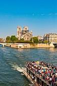 France, Paris, area listed as World heritage by UNESCO, Ile de la Cite, Notre Dame Cathedral and a fly boat