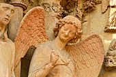 Frankreich, Marne, Reims, Kathedrale Notre Dame, Weltkulturerbe der UNESCO, Portal, Detail einer Skulptur, die den Engel mit dem Lächeln an der Westfassade darstellt