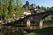 France, Aveyron, Belcastel, labeled the Most Beautiful Villages of France, River Aveyron, Vieux Pont (Old Bridge) from 15th Century, houses overlooking the valley, Chateau de Belcastel, from 10th to 15th Century, a historic monument