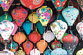 Bunte Laternen zum Verkauf in der Altstadt von Hoi An, Vietnam, Indochina, Südostasien, Asien