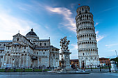 Die berühmte Piazza dei Miracoli mit der Kathedrale von Pisa (Dom) und dem Schiefen Turm, UNESCO-Weltkulturerbe, Pisa, Toskana, Italien, Europa