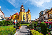 Monumento a La Paz vor der Basilika Colegiata de Nuestra Senora, UNESCO-Weltkulturerbe, Guanajuato, Mexiko, Nordamerika