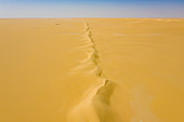 Luftaufnahme der Tenere-Wüste zwischen Bilma und Fachi, Niger, Westafrika, Afrika