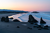 Bandon Beach im Morgengrauen, Bandon, Coos County, Oregon, Vereinigte Staaten von Amerika, Nordamerika