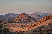 Sonnenaufgang in den Erongo Bergen, Namibia, Afrika
