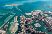 Luftaufnahme von der Insel The Pearl Doha mit Marina, über Doha, Katar, Naher Osten