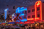 Ocean Drive bei Nacht, South Beach, Miami, Florida, USA