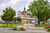 Bürgermeister-Fiedler-Platz und Rathaus in Essen-Kettwig, Nordrhein-Westfalen, Deutschland