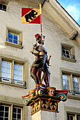 Brunnenfigur am Rathaus in der Altstadt, Bern, Schweiz