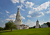 Kolomenskoye open-air museum near Moscow, Cathedral of the Assumption of Christ (left), bell tower (center), St. George's Church (right), Moskva, Moscow-Volga Canal, Russia, Europe