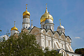 Kreml in Moskau mit Erzengel-Michael-Kathedrale (vorn) und Glockenturm Ivan der Große (Hintergrund), Moskva, Moskau-Wolga-Kanal, Russland, Europa