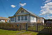 Wooden house in the village of Goritsy near Kirillov, Goritsy, Sheksna, Volga-Baltic Canal, Vologda Oblast, Russia, Europe