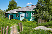 Holzhaus im Dorf Gorizy bei Kirillow, Goritsy, Scheksna, Wolga-Ostsee-Kanal, Oblast Wologda, Russland, Europa