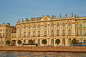 Eremitage (Winterpalast) in St. Petersburg, Palastufer, Historisches Zentrum, Newa, Russland, Europa