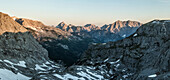 Sonnenaufgang im Hagengebirge mit Blick zum Watzmann und Steinernen Meer, Berchtesgadener Alpen, Bayern, Deutschland