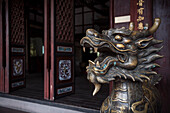 Drache am Eingang zum Qingyang Palace (West Gate), Chengdu, Sichuan Provinz, China, Asien