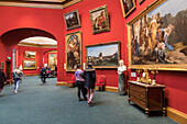 Besucher in National Gallery of Scotland, Edinburgh, Schottland, UK 