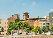 Regierungsgebäude der Präfektur Kanagawa (Königsturm) von der Zou No Hana-Terrasse aus gesehen, Yokohama, Kanagawa, Japan