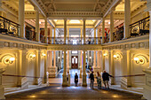 Ateneum-Kunstmuseum, Aufgang innen mit Deckengemälde von Gallen-Kallela, Helsinki, Finnland