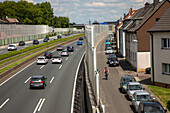 Deutsche Autobahn, Lärmschutzwand an der A40 in Essen, Essen-Kray, Deutschland