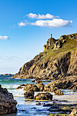 France, Bretagne, Finistere sud, Coast with cliff and lighthouse