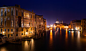 Nächtlicher Canal Grande, Venedig, Venetien, Italien