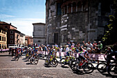 Blick auf Rennfahrer beim Giro d'italia in Cremona, Lombardei, Italien, Europa