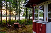 Ferienhäuser aus Holz auf Campingplatz Sulkavan Oravanpesät, Zwischen Juva und Sulkava führt die bekannte Kanutour Eichhörnchen Tour (Oravareitti) entlang, Finnische Seenplatte, Finnland