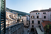 Blick frühmorgens auf die leere Altstadt von Dubrovnik, Dalmatien, Kroatien.