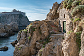 Der Weg hinauf zum Fort Lovrijenac in Altstadt von Dubrovnik, Dalmatien, Kroatien.